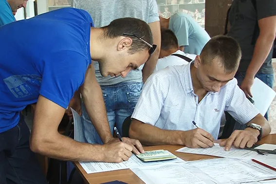 За перший день до нової поліції Франківська подали заяви 1187 кандидатів (фото) — фото 1