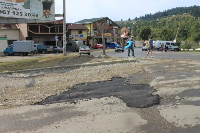 Жителі Верховини неприємно шоковані ремонт дороги (фото) — фото 1