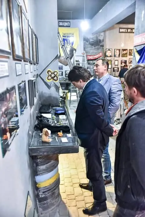 Міністр молоді та спорту І. Жданов побував у майбутньому Музею Небесної сотні (фото) — фото 12