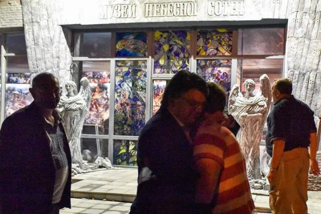 Міністр молоді та спорту І. Жданов побував у майбутньому Музею Небесної сотні (фото) — фото 10