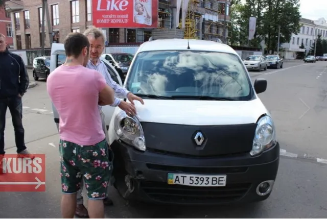 У Франківську зіткнулися "Мазда" та "Рено" (фото) — фото 2