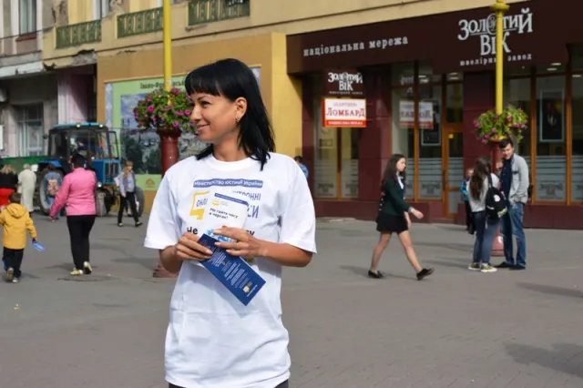 Іванофранківців закликали "не гаяти часу в чергах" (фото) — фото 5