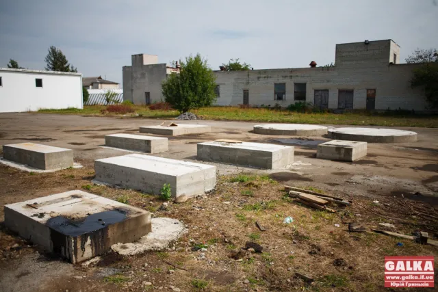 "Скорзонера" забрала з аеропорту Івано-Франківська бітумну установку (фото) — фото 1