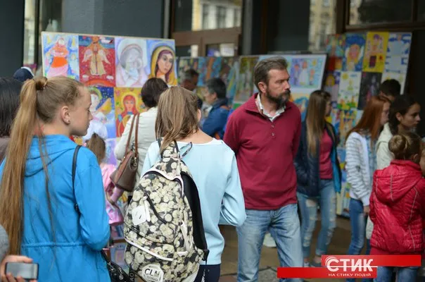 До Франківська привезли роботи переможців міжнародного конкурсу малюнка (фото+відео) — фото 11