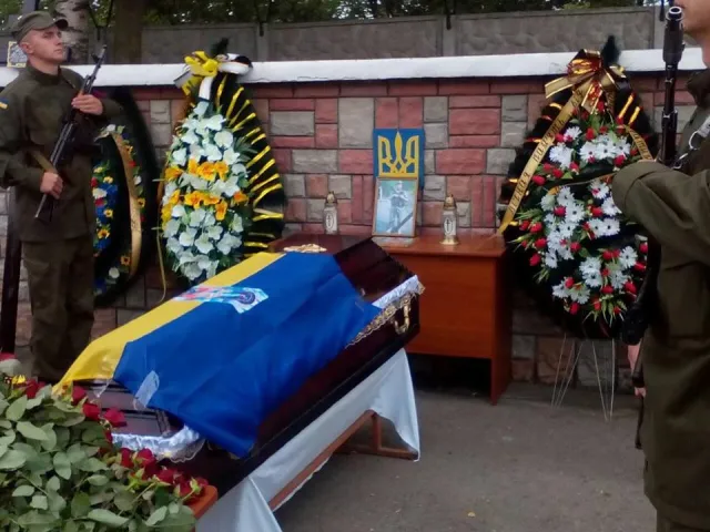 У Києві поховали нацгвардійця, який загинув на полігоні поблизу Франківська (фото) — фото 1