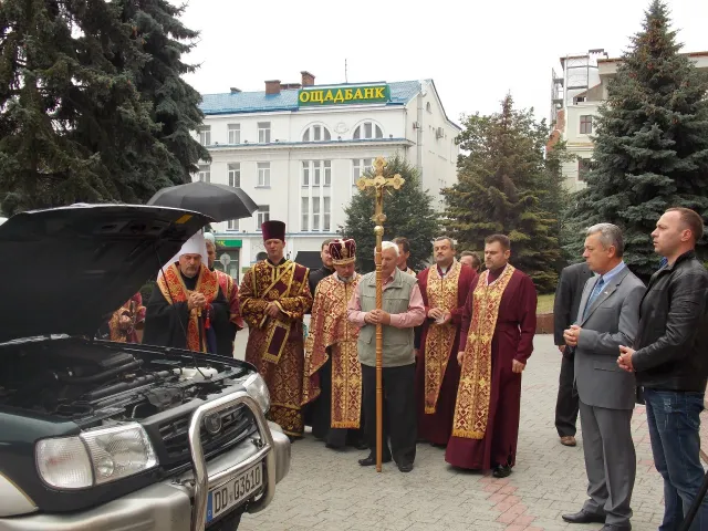 Іванофранківці передали на передову автомобіль Hyundai Galloper (фото) — фото 1