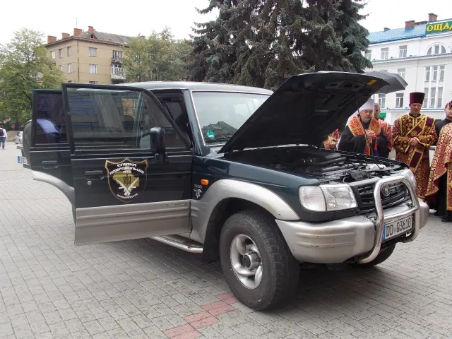Іванофранківці передали на передову автомобіль Hyundai Galloper (фото) — фото 3