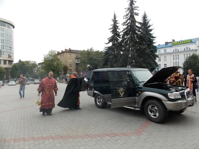 Іванофранківці передали на передову автомобіль Hyundai Galloper (фото) — фото 4