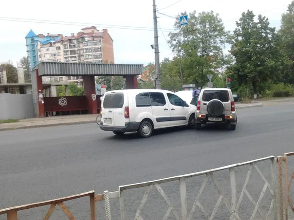 Сьогодні у Франківську не обійшлося без ДТП (фото) — фото 1