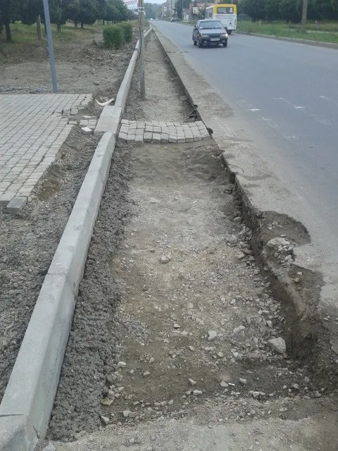 Франківець скаржиться на ремонт вулиці Набережна (фото) — фото 19