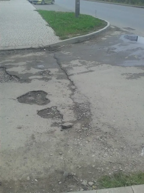 Франківець скаржиться на ремонт вулиці Набережна (фото) — фото 20