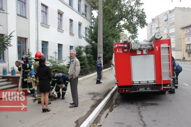 Біля франківської станції переливання крові зафіксували 5 пожежних машин (фото) — фото 1