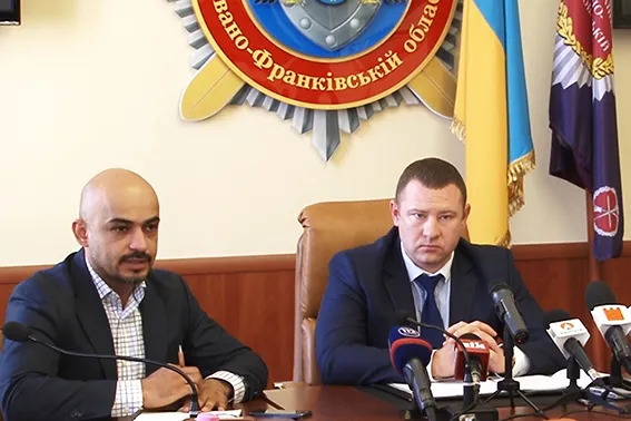 Понад 4000 людей прагнуть вступити до лав нової поліції - У Франківську відбувся брифінг за участю Мустафи Найєма (фото+відео) — фото 2
