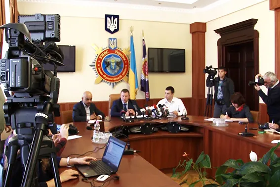 Понад 4000 людей прагнуть вступити до лав нової поліції - У Франківську відбувся брифінг за участю Мустафи Найєма (фото+відео) — фото 3