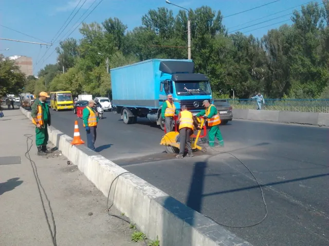 Сьогодні у Франківську почали ремонтувати міст на Пасічну (фото) — фото 1
