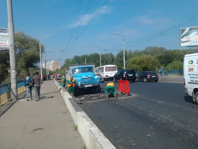 Сьогодні у Франківську почали ремонтувати міст на Пасічну (фото) — фото 3