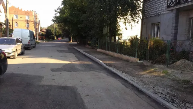 Комунальники обіцяють за кілька днів завершити ремонт на вулиці Лермонтова (фото) — фото 1