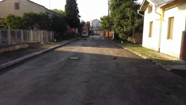 Комунальники обіцяють за кілька днів завершити ремонт на вулиці Лермонтова (фото) — фото 2