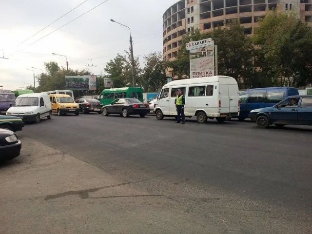 Затори на пасічнянському мості закінчаться через три тижні (фото) — фото 1