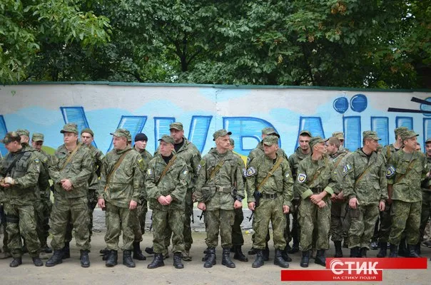 З Франківська до зони АТО вирушили близько сотні правоохоронців (фото) — фото 1