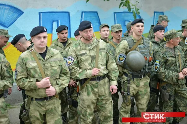 З Франківська до зони АТО вирушили близько сотні правоохоронців (фото) — фото 4