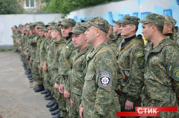 З Франківська до зони АТО вирушили близько сотні правоохоронців (фото) — фото 7