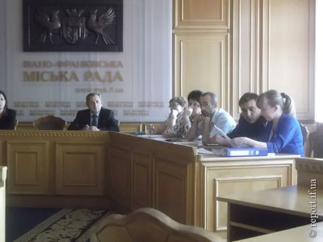 У Франківську, за байдуже ставлення до сина, іноземця позбавлять батьківських прав (фото) — фото 1