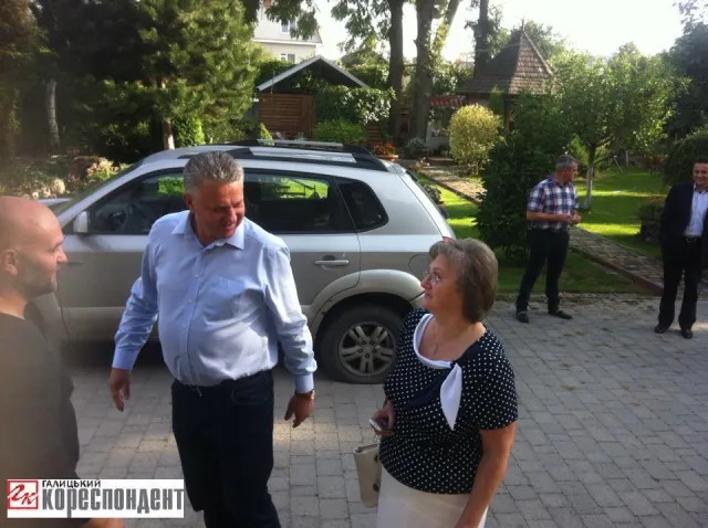 Журналісти та друзі підтримують Томенчука – “Je suis – ЗНО» (фото) — фото 1