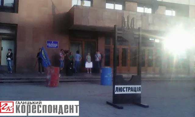 Під стінами ОДА вимагають звільнити Мирона Матейка та інших людей режиму Януковича (фото) — фото 1