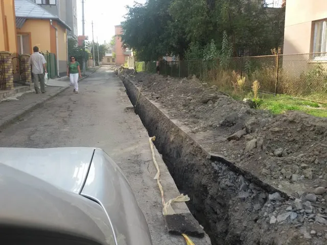 У Франківську газовики уже місяць не можуть поміняти труби (фото) — фото 3