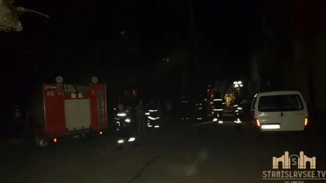 У Франківську чоловік смажив шашлики на даху магазину (фото) — фото 4
