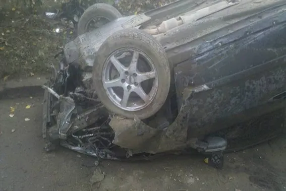 У Франківську перекинувся автомобіль з двома малолітніми дітьми (фото) — фото 3