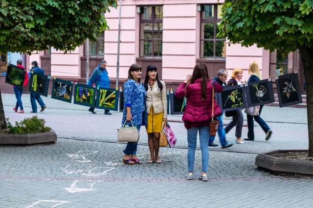 Прочитай мене як книгу! - в Івано-Франківську відбулась акція «Жива бібліотека» з вимушено активними переселенцями (фото) — фото 11
