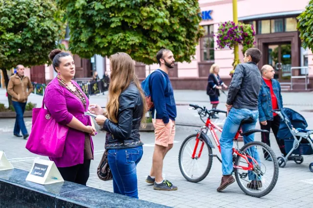 Прочитай мене як книгу! - в Івано-Франківську відбулась акція «Жива бібліотека» з вимушено активними переселенцями (фото) — фото 5
