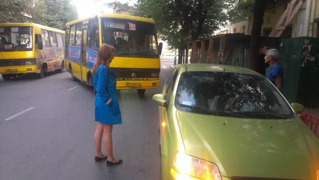 У Франківську водій маршрутки скоїв аварію (фото) — фото 4