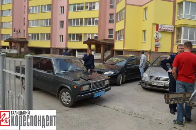 У Франківську побили авто кандидата в мери міста (фото) — фото 4