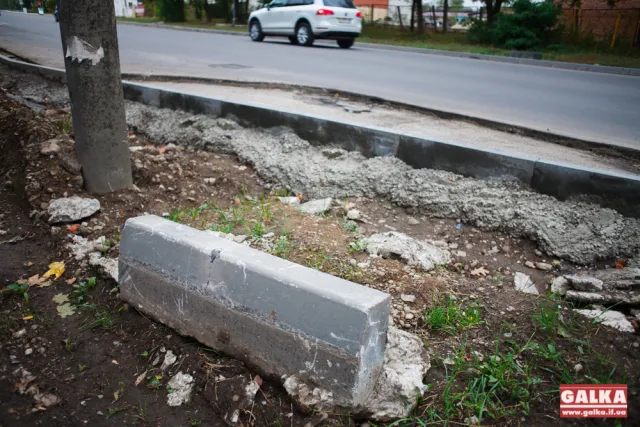 Вулицю Набережну у Франківську навіть не думають ремонтувати (фото) — фото 4