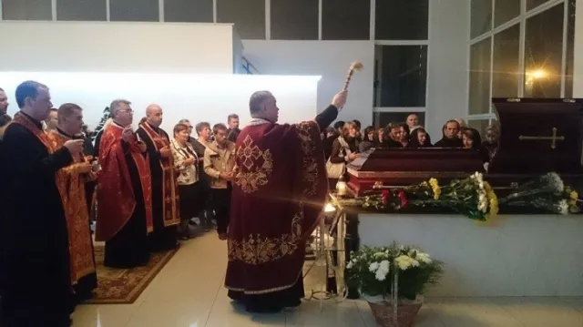 У Франківську проходить панахида за загиблим в АТО бійцем (фото) — фото 2