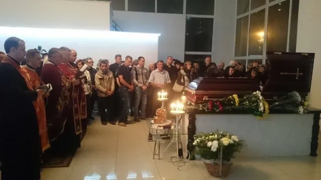 У Франківську проходить панахида за загиблим в АТО бійцем (фото) — фото 3