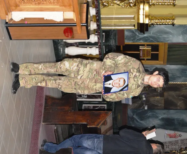 Франківці на колінах попрощалися з загиблим в АТО Олегом Басарабом — фото 12