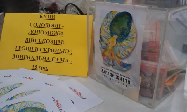 У Франківську відбувся благодійний розпродаж солодощів (фото) — фото 3