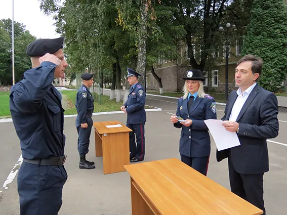 У Франківську курсантам Національної академії внутрішніх справ вручили посвідчення поліцейських (фото) — фото 1