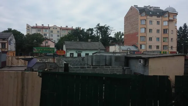 У Франківську незаконно будують магазини (фото) — фото 4