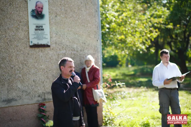 У Франківську відкрили меморіальну дошку бійцю АТО Андрію Барасюку (фото) — фото 14