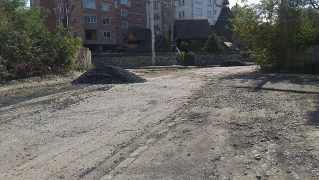 На Цалевича взялися за вистелення нижнього шару асфальту (фото) — фото 1