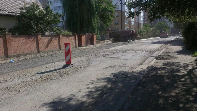 На Цалевича взялися за вистелення нижнього шару асфальту (фото) — фото 4