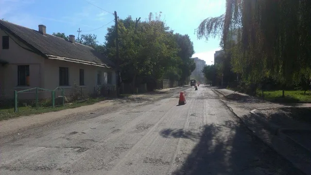 На Цалевича взялися за вистелення нижнього шару асфальту (фото) — фото 5