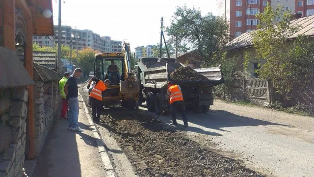 На Цалевича взялися за вистелення нижнього шару асфальту (фото) — фото 6