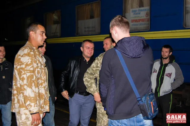 Після надважкого поранення і тривалого лікування до Івано-Франківська повернувся боєць АТО Тарас Мокляк (фото) — фото 3