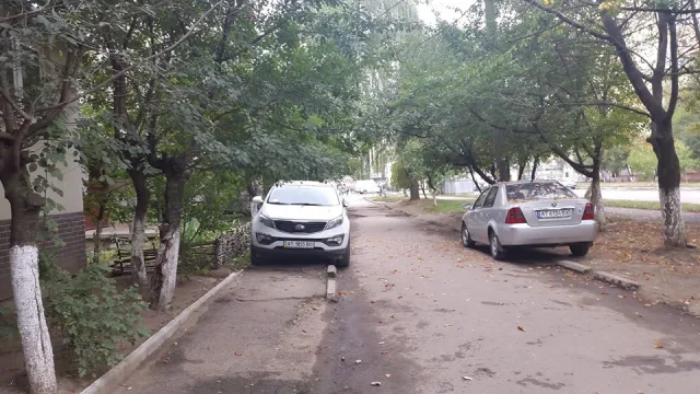 На вулиці Стуса у Франківську облаштовують парковку (фото) — фото 2